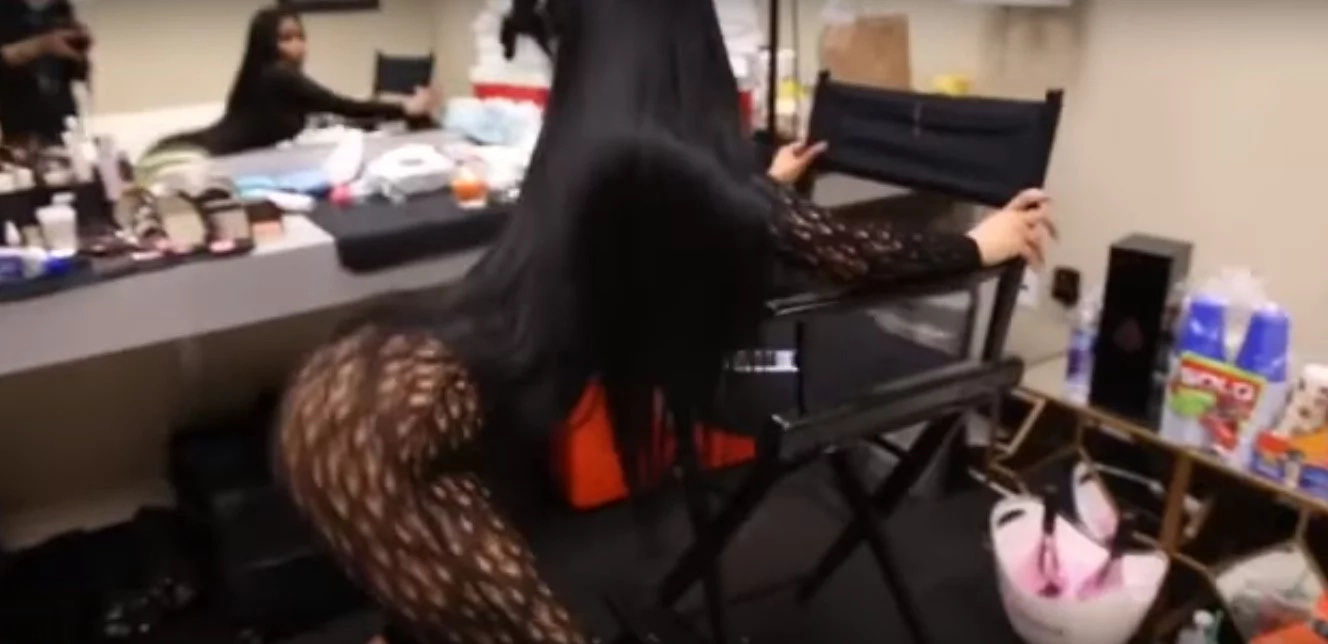 Nicki Minaj Twerking In Nothing But A Tight Black Thong Is Making Men Drool Nicki Minaj Twerking In Nothing But A Tight Black Thong Is Making Men Drool