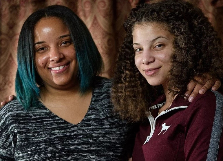 Black biracial girl who was bullied for her TWIN WHITE sister tells her ordeal (photos) Black biracial girl who was bullied for her TWIN WHITE sister tells her ordeal (photos)