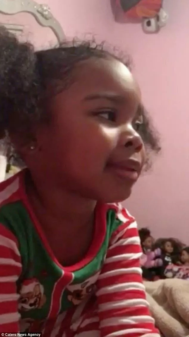 This 4-year-old girl sings her mother a song she composed herself This 4-year-old girl sings her mother a song she composed herself