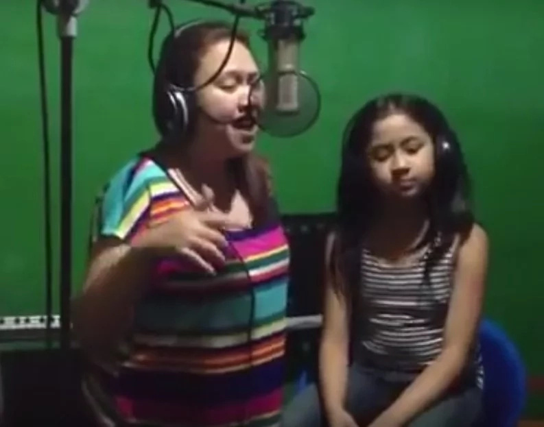 Mother-daughter duet video entertains netizens...sobrang galing! Mother-daughter duet video entertains netizens...sobrang galing!