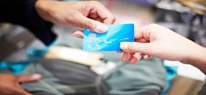 Netizen shares how her relatives 'ride' on her credit card but fail not pay, leaving her caught in debt