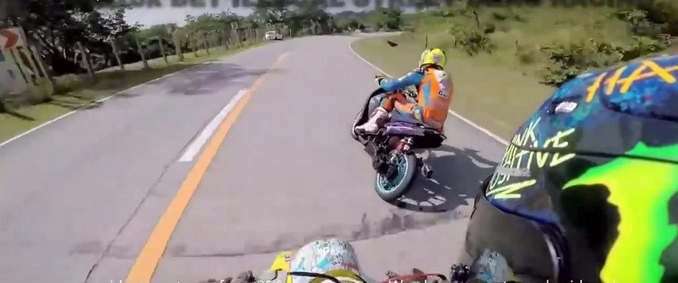 Insane Filipino Moped Riders In Illegal Street Race For $20 000 Bet Insane Filipino Moped Riders In Illegal Street Race For $20 000 Bet