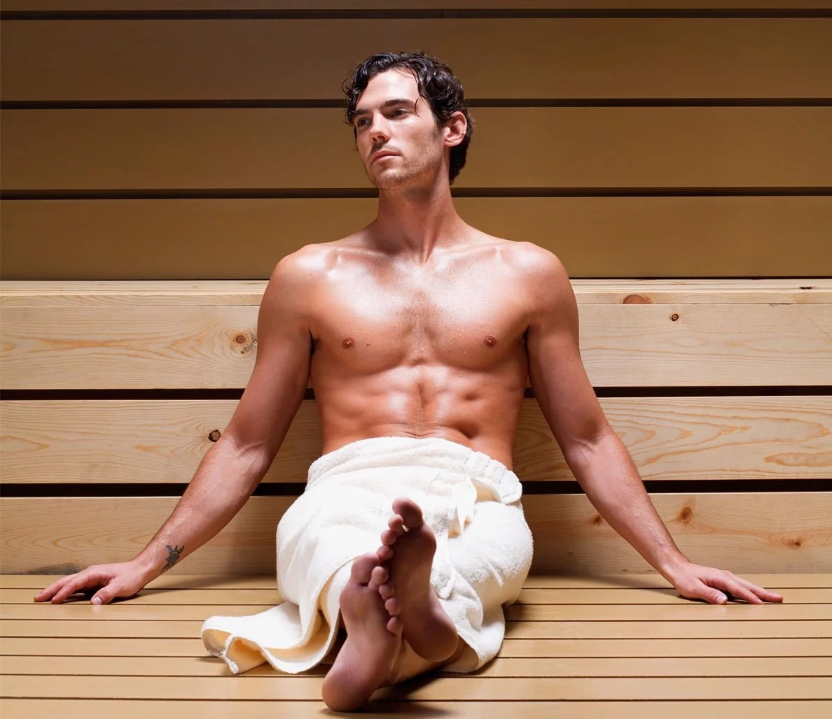 Man Wakes Up With No Balls After Hooking Up With Girl In Sauna Man Wakes Up With No Balls After Hooking Up With Girl In Sauna