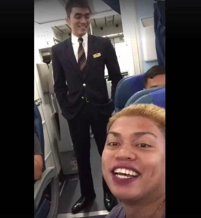 Netizen shares experience flying with PAL's most handsome crew Netizen shares experience flying with PAL's most handsome crew