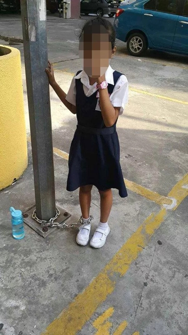 Insane Mom Chains Daughter, 8, to Lamp Post Only for Child's Play Insane Mom Chains Daughter, 8, to Lamp Post Only for Child's Play
