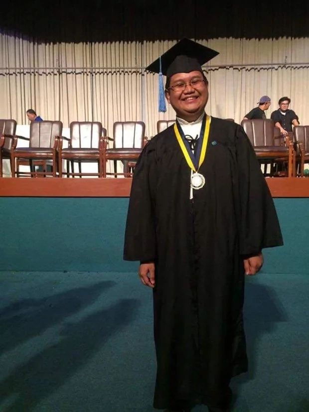Farmer's son graduates cumlaude Farmer's son graduates cumlaude