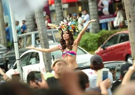 Bb. Pilipinas Candidates Conquer the streets of Araneta in Parade of Beauties Bb. Pilipinas Candidates Conquer the streets of Araneta in Parade of Beauties