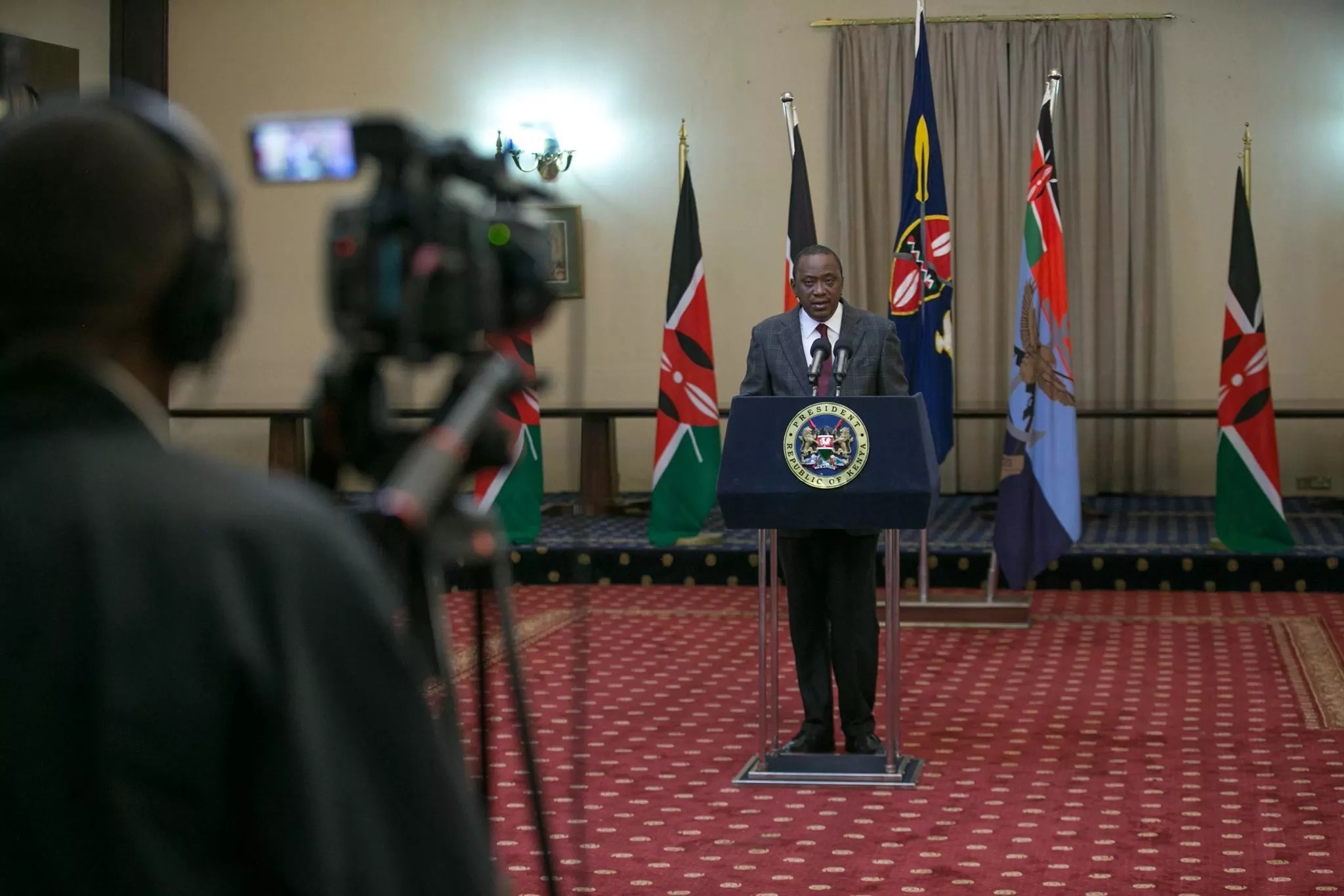 cabinet and cabinet secretaries The constitution of kenya 2010 not fewer than fourteen and not more than twenty-two cabinet secretaries (2) the president shall nominate and. cabinet and cabinet secretaries The constitution of kenya 2010 not fewer than fourteen and not more than twenty-two cabinet secretaries (2) the president shall nominate and.