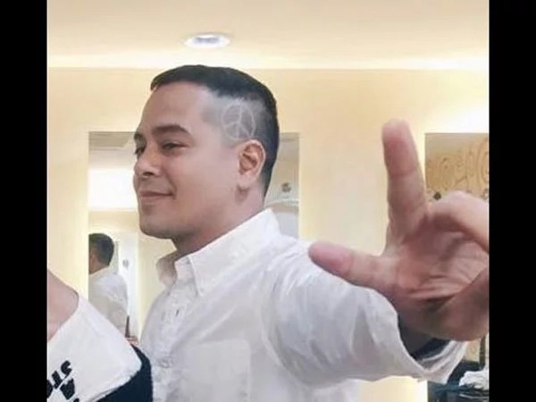 Netizen points out John Lloyd Cruz's haircut as akin to Baste's Netizen points out John Lloyd Cruz's haircut as akin to Baste's