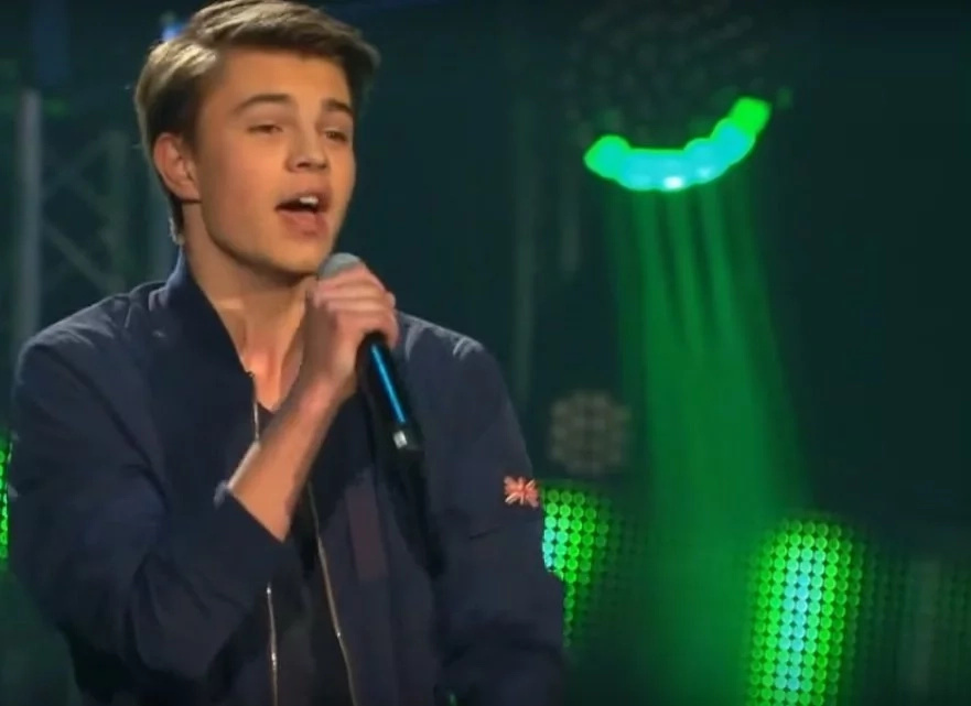 Handsome singer serenades netizens with beautiful vocals Handsome singer serenades netizens with beautiful vocals