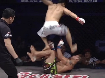 MMA Fighter Accidently Goes Berserk On The Ring And Almost Kills His Opponent