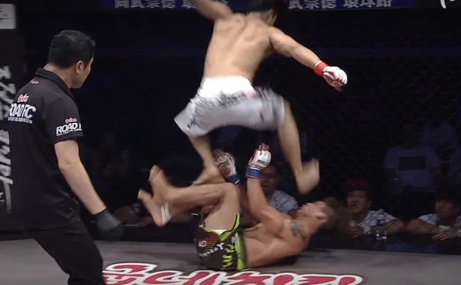 MMA Fighter Accidently Goes Berserk On The Ring And Almost Kills His Opponent MMA Fighter Accidently Goes Berserk On The Ring And Almost Kills His Opponent