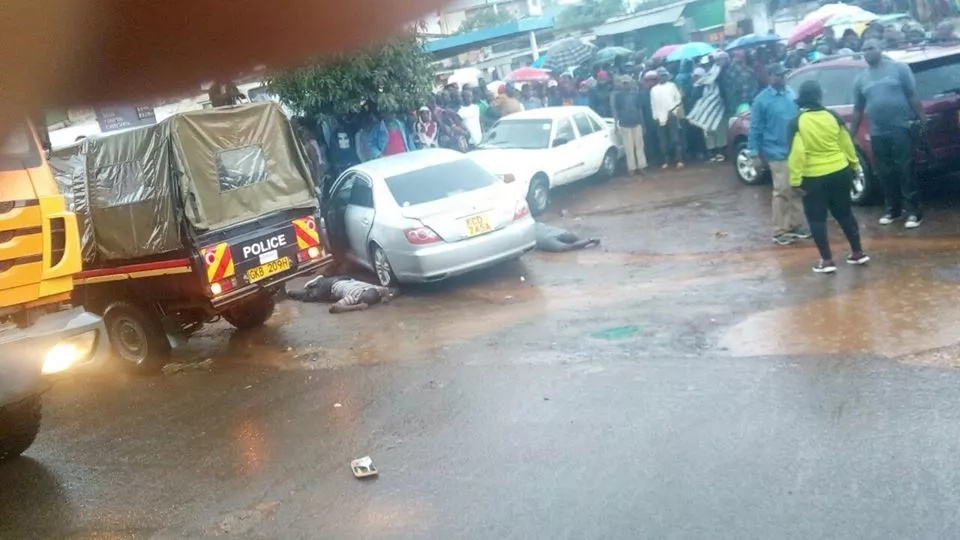 Disturbing video of armed thugs robbing an M-Pesa shop in Uthiru at gunpoint