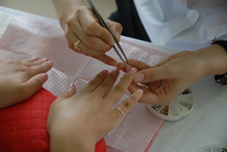 A very rare case of woman catching HIV through manicure A very rare case of woman catching HIV through manicure