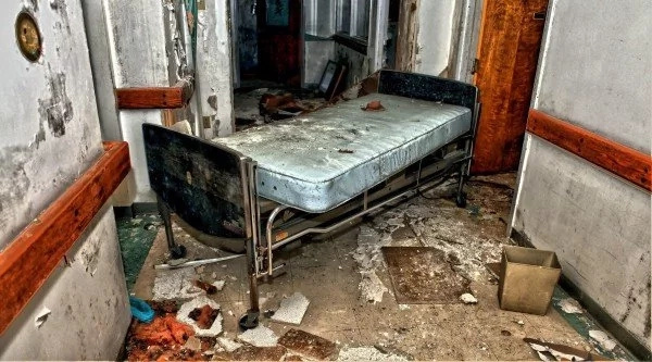This hospital closed 10 years ago & no interested buyers were ever found. Recently a family went into the hospital & noticed some mysterious activity! This hospital closed 10 years ago & no interested buyers were ever found. Recently a family went into the hospital & noticed some mysterious activity!
