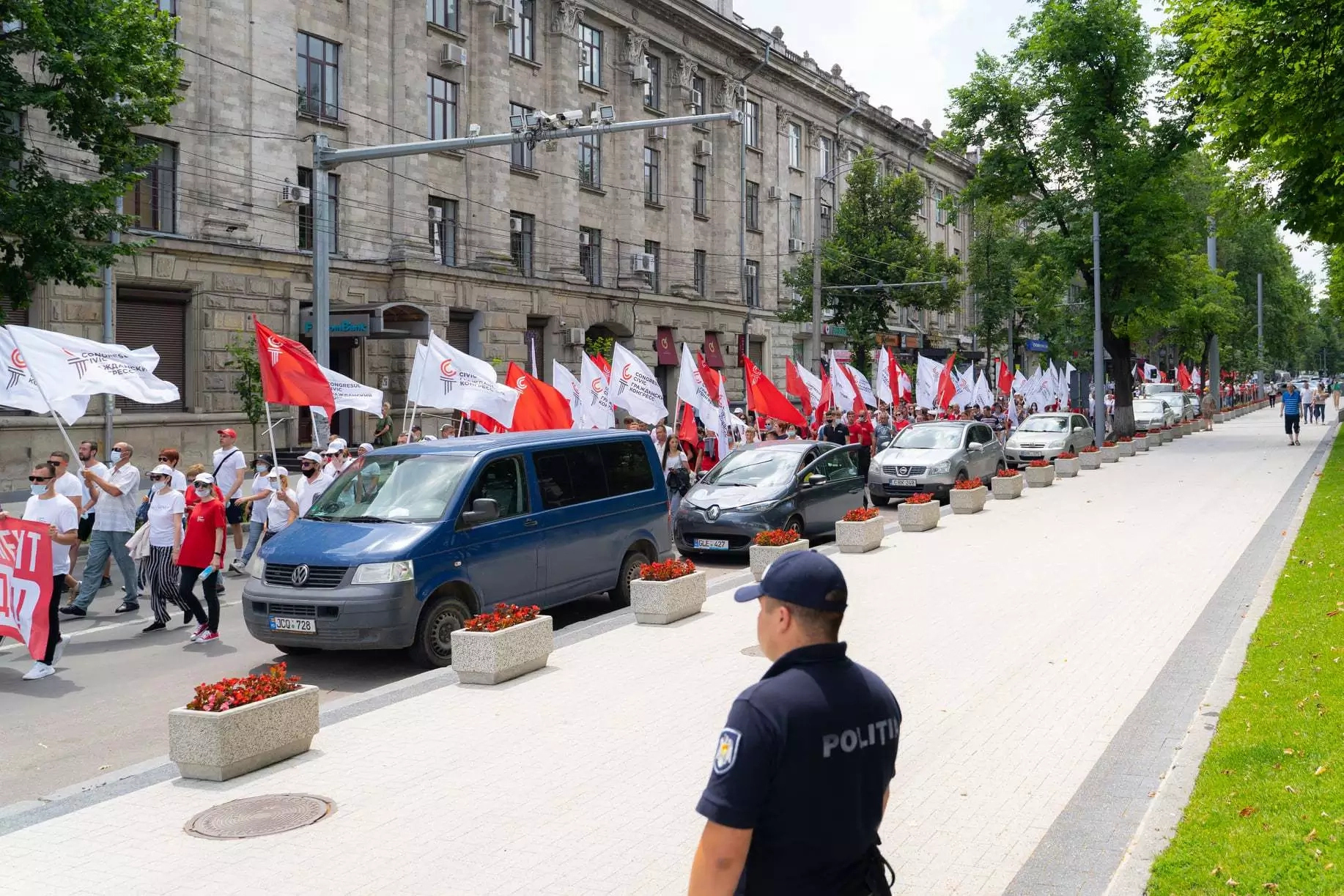 Mii de cetățeni incoruptibili au ieșit la marșul Congresului Civic “Calea dreptății” din Chișinău