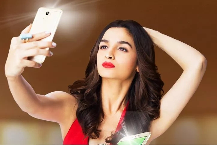 phones with front camera flash light