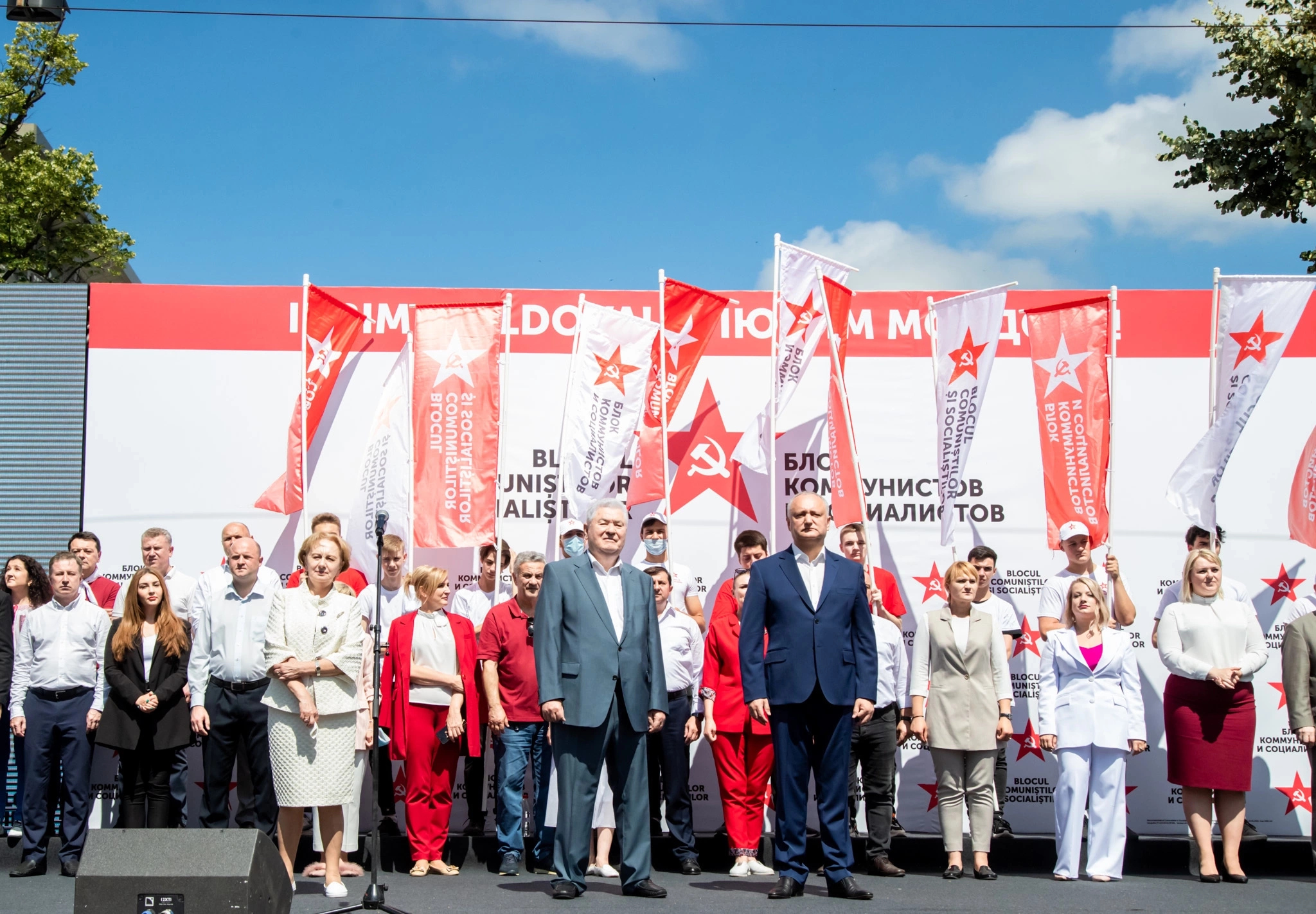 Aproape 20 de mii de cetățeni participă la marșul “Iubim Moldova”