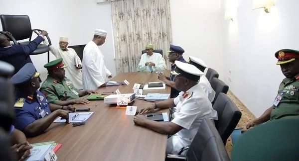 President Buhari meets with Gov Ajimobi over Olubadan crisis - See photos